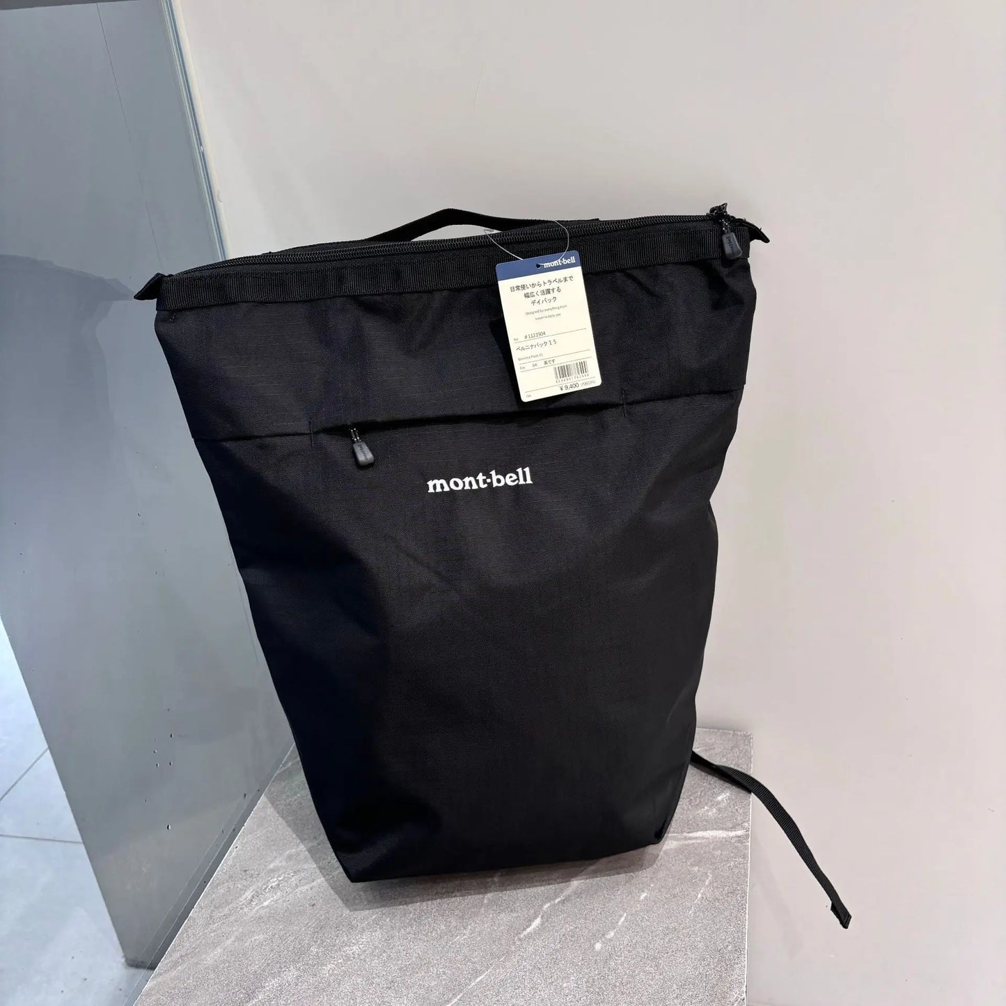 Simple outdoor hiking backpack with large capacity for hiking, climbing, commuting, lightweight backpack for cycling, storage, a